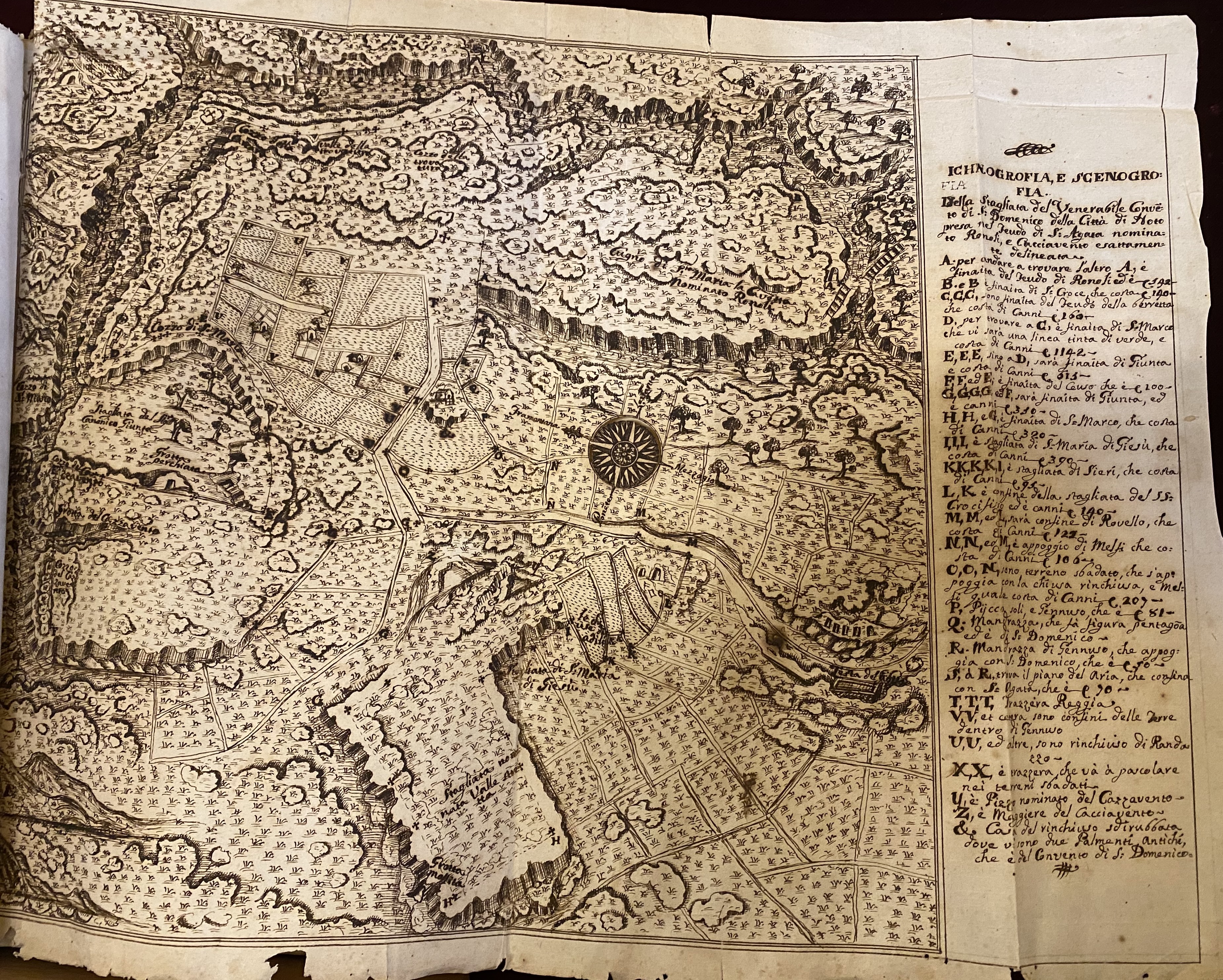 Pianta topografica e visione prospettica allegata ad atto di enfiteusi, raffigurante possedimenti del Convento di San Domenico nel territorio di Noto. La pianta fu realizzata il 13 Marzo 1736 ed allegata alla relazione di Rosario Gagliardi.
AS-SR - Sezione di Noto, Notaio Capodicasa Giuseppe, vol. 7627.